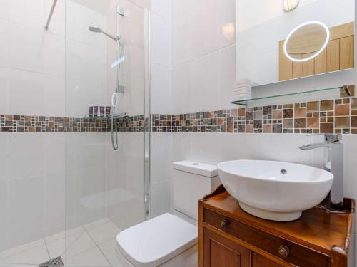 Ένα μπάνιο στο 4 Bed in Maresfield 56696