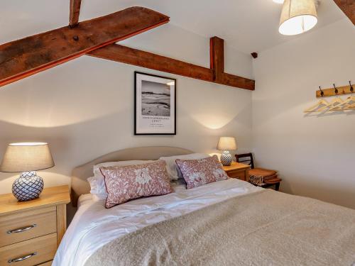 Ένα ή περισσότερα κρεβάτια σε δωμάτιο στο 3 Bed in Embleton 94195