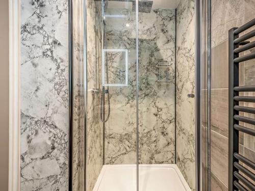 Vannituba majutusasutuses 2 Bed in Bassenthwaite 91212