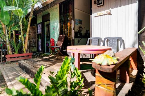 a patio with a table and chairs and a table at Fare Club Moorea in Motu Tiahura