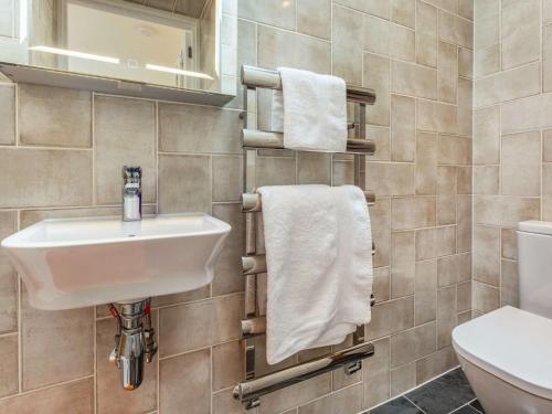 Ένα μπάνιο στο 4 Bed in Combe Martin 87619