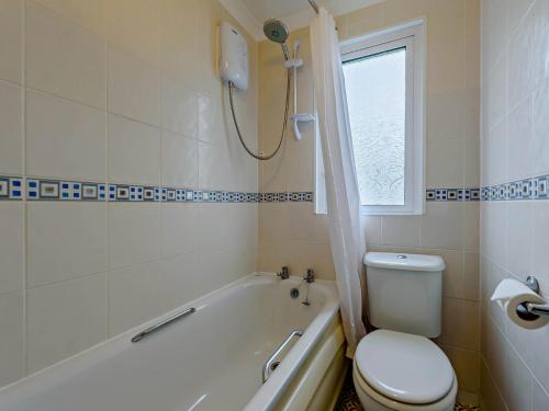 Ένα μπάνιο στο 2 Bed in Freshwater East FB211