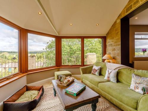 Χώρος καθιστικού στο 5 bed property in Durham 85257
