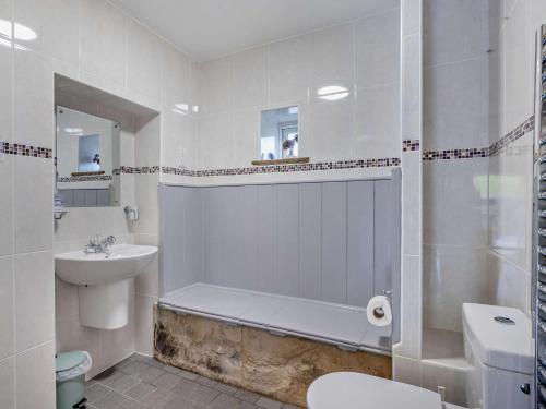 Ένα μπάνιο στο 2 Bed in Hartington PK763