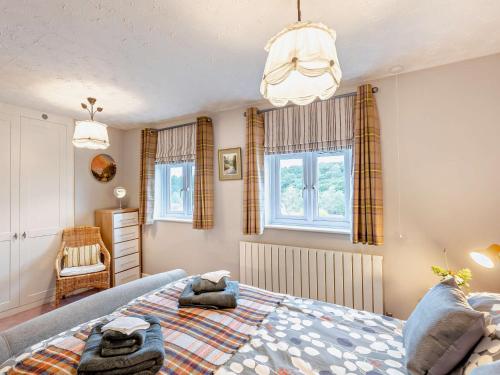 Ένα ή περισσότερα κρεβάτια σε δωμάτιο στο 2 Bed in Cinderford 93455
