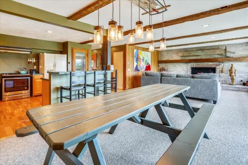 a dining room and kitchen with a wooden table at Mountain Haus in Stowe Fork