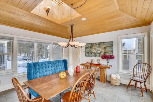 a dining room with a wooden table and chairs at The Eagle's Nest at Stowe in Stowe