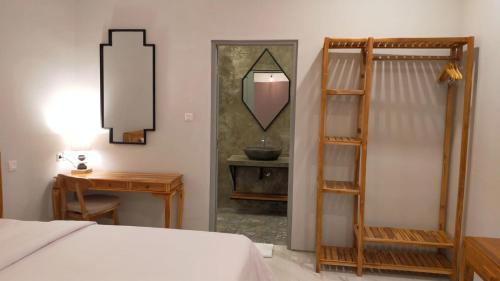 Una cama o camas en una habitación de Aleenka House