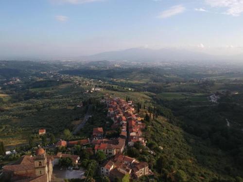 an aerial view of a small town in a valley at Capannori Stylish Townhouse in Castelvecchio