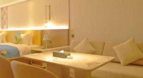 a living room with a couch and a table at Chengdu Antai Century Hotel in Chengdu