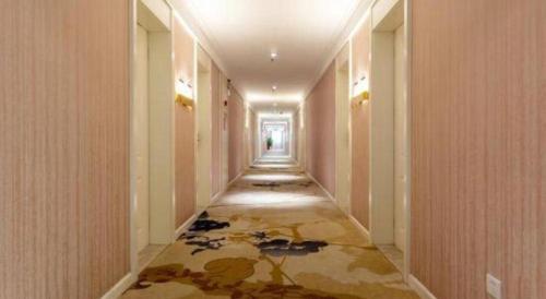 an empty hallway with a rug on the floor at Catic Hotel--Adjacent Buliding in Zhuhai