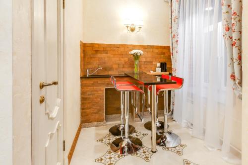 Köök või kööginurk majutusasutuses ROTAS on Krasnoarmeiskaya 7 Hotel