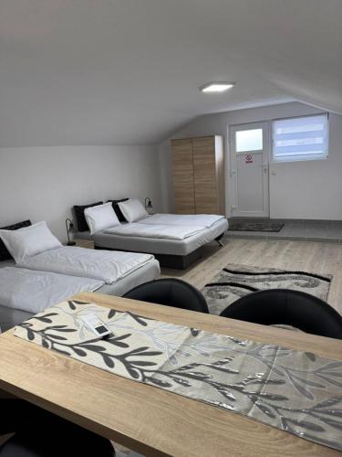 Postel nebo postele na pokoji v ubytování Apartman Studio EMA