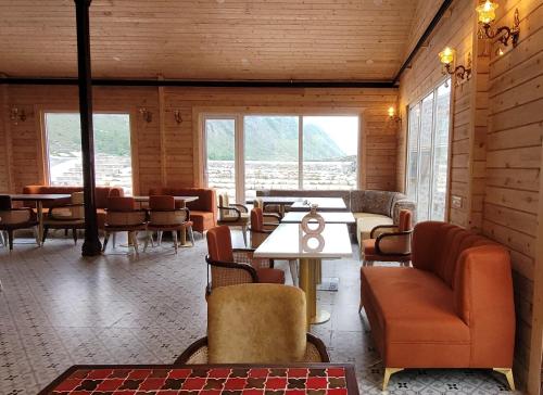 Posezení v ubytování Badri Resort Mana, Badrinath