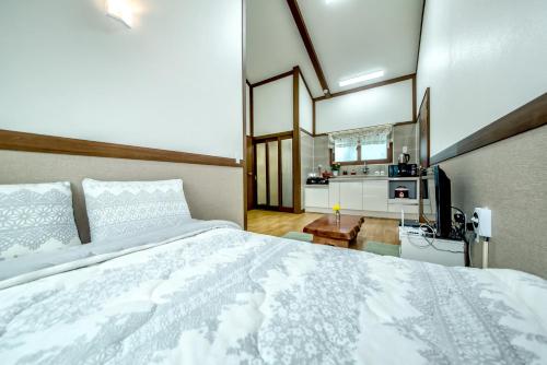 Стая в Jeju Myung House