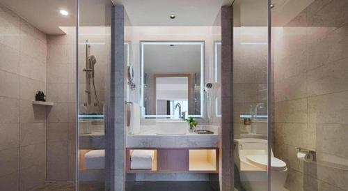 a bathroom with a sink and a toilet and a shower at Vienna Hotel Anhui Bengbu Free Trade Zone in Bengbu