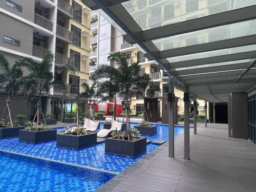 Kolam renang di atau dekat dengan 2-min Walk to Okada Near AirportMOA wBalcony