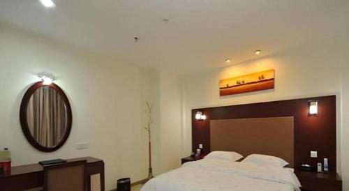 Postel nebo postele na pokoji v ubytování Wanxiang Hotel