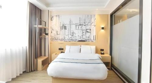 Ένα ή περισσότερα κρεβάτια σε δωμάτιο στο City Comfort Inn Jiujiang Gongqing Science and Technology College High-speed Railway Station