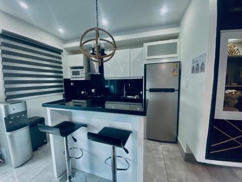 Η κουζίνα ή μικρή κουζίνα στο Soha Suite II, Apartment B4 - Night Style