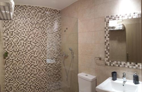 Koupelna v ubytování Anetis Hotel