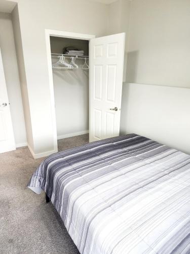Кровать или кровати в номере Walden Mount 1-Bedroom Suite