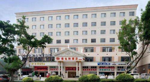 a large white building with bikes on top of it at Vienna Hotel Shenzhen Bao'an Airport Taoyuanju Pingluanshan Metro Station in Shenzhen