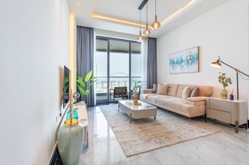 Spacious Balcony with Private Jacuzzi and Stunning Views, Easy Public Transport Access, Terraces Marasi Drive, Business Bay by Deluxe Holiday Homes