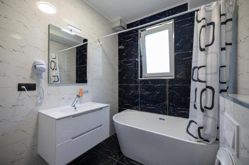 Ένα μπάνιο στο Prestige Suites - Cluj Luxury