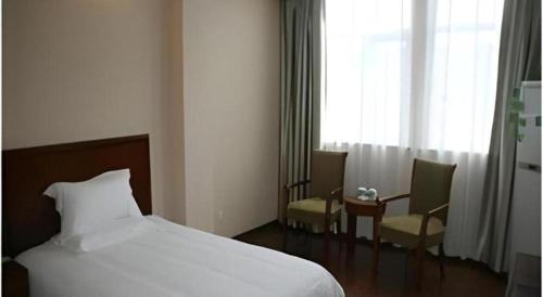 Ένα ή περισσότερα κρεβάτια σε δωμάτιο στο GreenTree Inn Nantong Haian Kaifa District Express Hotel