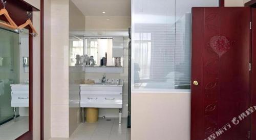 a bathroom with a sink and a mirror at GreenTree Inn Shanghai Jiading Newtown MaLu Subway Station Business Hotel in Jiading