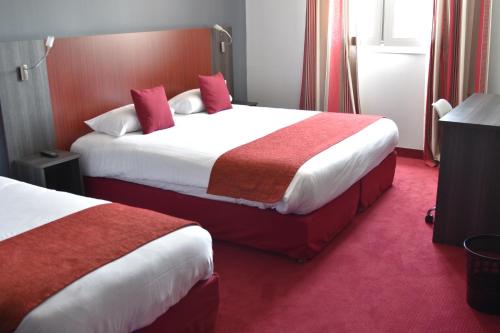 two beds in a hotel room with red carpet at The Originals City, Le Mas de Grille, Montpellier Sud in Saint-Jean-de-Védas