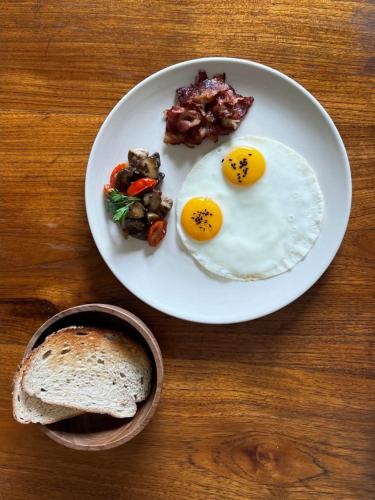 Makanan di atau berdekatan lodge