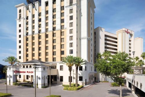 een weergave van het Waldorf Astoria Naples Hotel bij Ramada Plaza by Wyndham Orlando Resort & Suites Intl Drive - Newly Renovated! in Orlando