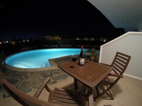Πισίνα στο ή κοντά στο Kato Paphos Suites