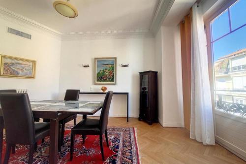Bright air-conditioned flat in the city centre