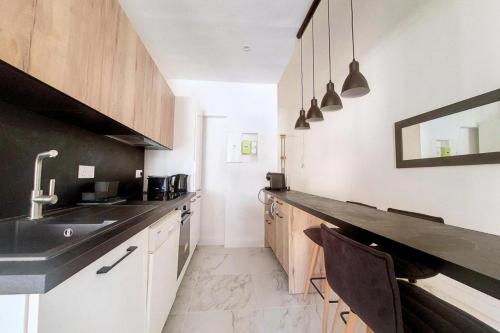 Bright air-conditioned flat in the city centre