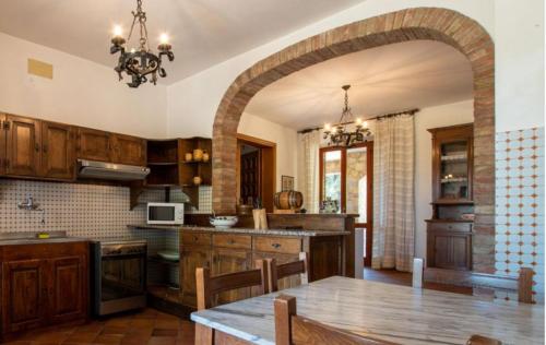 Nhà bếp/bếp nhỏ tại Villa Tre Laghi Vista Paradiso Piscina acqua salata provincia Perugia conf Toscana 22 posti