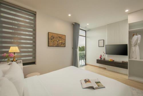 TV a/nebo společenská místnost v ubytování Amira Hotel Bắc Ninh