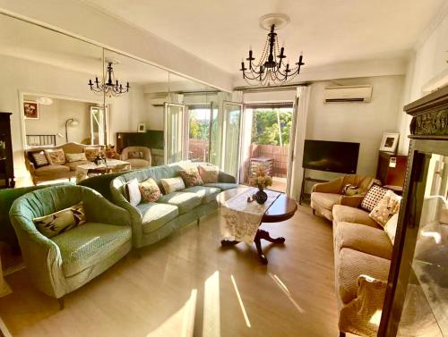 Stunning Acropolis views and convenient living