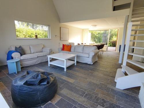 Χώρος καθιστικού στο Waterfront house with big garden