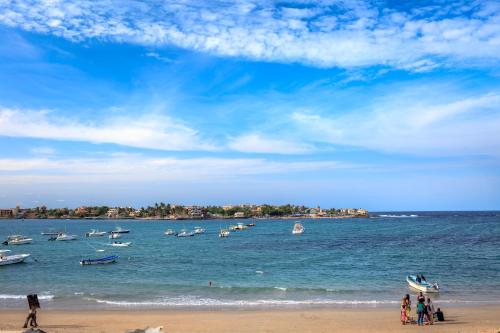 Foto dalla galleria di La Madrague-Surf Beach Sea a Dakar