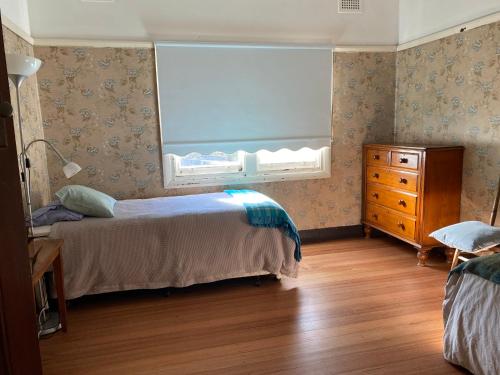 Кровать или кровати в номере Sandy Sky Blue Shack