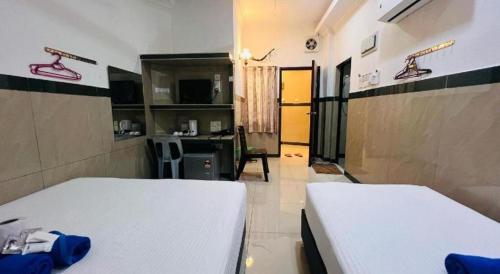 Letto o letti in una camera di Burmahtel Hotel