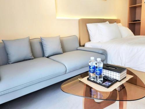 Ruang duduk di Elite Apartment - Resort Pool & Gym by Center HCMC