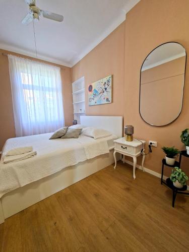 Spacious Apartment Near Old Town