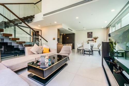 Khu vực ghế ngồi tại Senerity Sky Villas By Luminous Luxury Apartment