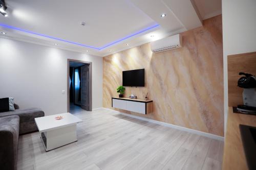 Μια τηλεόραση ή/και κέντρο ψυχαγωγίας στο Prestige Suites - Cluj Luxury