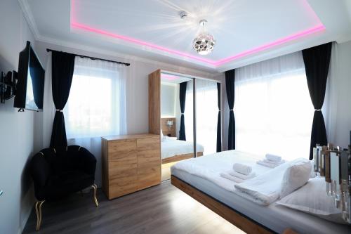 Ένα ή περισσότερα κρεβάτια σε δωμάτιο στο Prestige Suites - Cluj Luxury