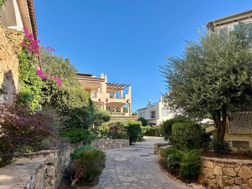 Taman di luar Residence with swimming pool in Porto Rotondo, apartments with air conditioning and private outdoor area